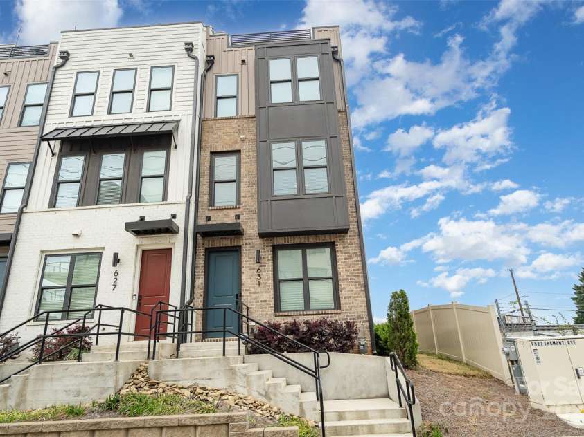 631 Tremont Avenue, Charlotte, NC 28203.  MLS# CAR4241923, YatesRealty ID 12376. 