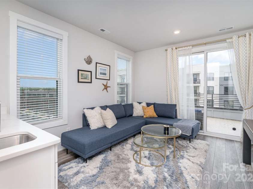 631 Tremont Avenue, Charlotte, NC 28203.  MLS# CAR4241923, YatesRealty ID 12376. 