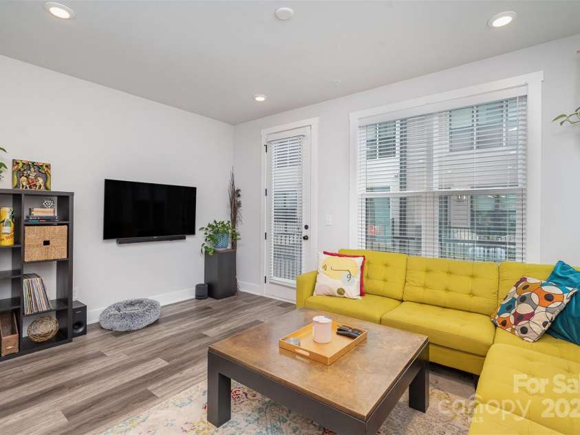 631 Tremont Avenue, Charlotte, NC 28203.  MLS# CAR4241923, YatesRealty ID 12376. 