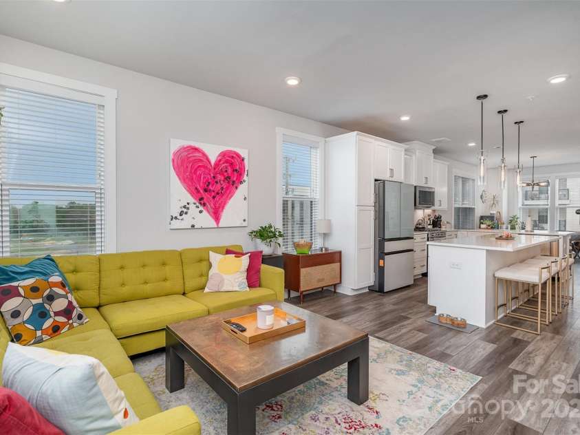 631 Tremont Avenue, Charlotte, NC 28203.  MLS# CAR4241923, YatesRealty ID 12376. 