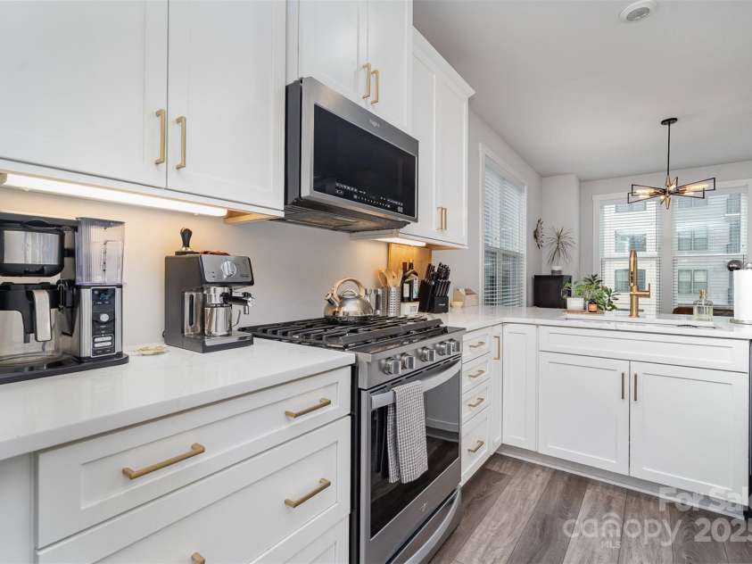 631 Tremont Avenue, Charlotte, NC 28203.  MLS# CAR4241923, YatesRealty ID 12376. 