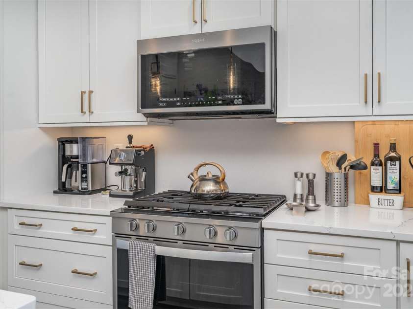 631 Tremont Avenue, Charlotte, NC 28203.  MLS# CAR4241923, YatesRealty ID 12376. 