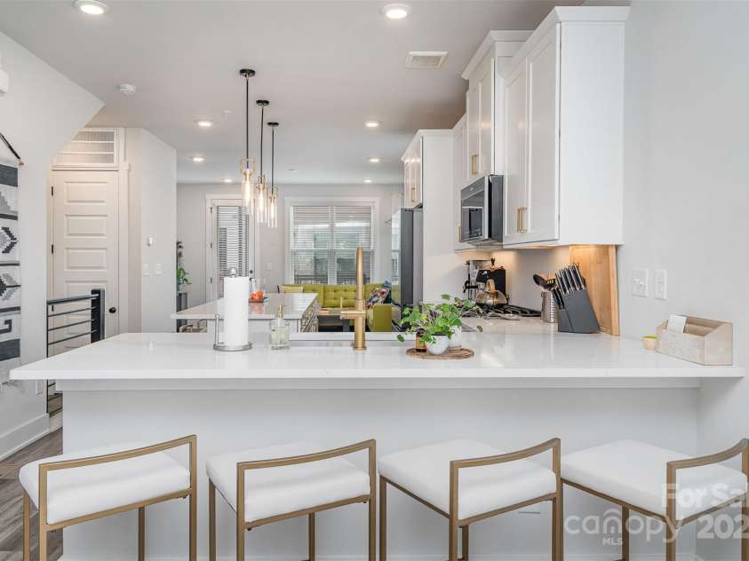 631 Tremont Avenue, Charlotte, NC 28203.  MLS# CAR4241923, YatesRealty ID 12376. 