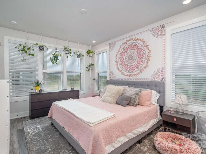 631 Tremont Avenue, Charlotte, NC 28203.  MLS# CAR4241923, YatesRealty ID 12376. 