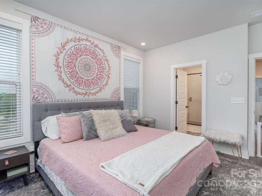 631 Tremont Avenue, Charlotte, NC 28203.  MLS# CAR4241923, YatesRealty ID 12376. 