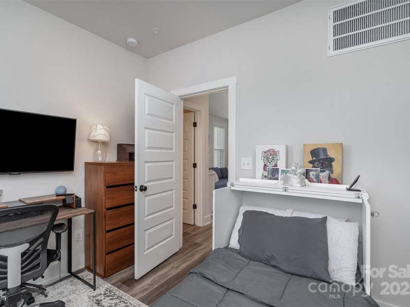 631 Tremont Avenue, Charlotte, NC 28203.  MLS# CAR4241923, YatesRealty ID 12376. 