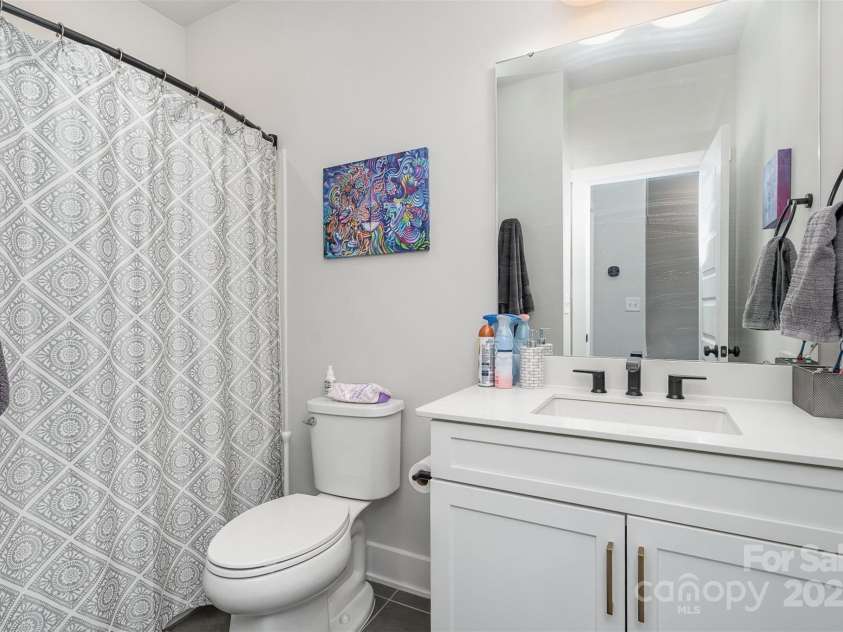 631 Tremont Avenue, Charlotte, NC 28203.  MLS# CAR4241923, YatesRealty ID 12376. 