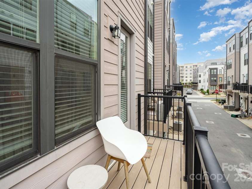 631 Tremont Avenue, Charlotte, NC 28203.  MLS# CAR4241923, YatesRealty ID 12376. 