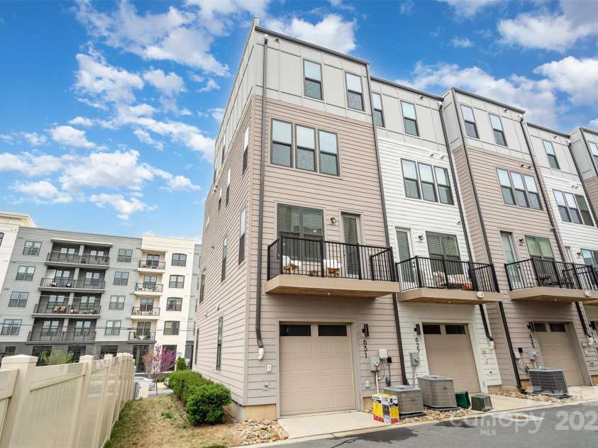 631 Tremont Avenue, Charlotte, NC 28203.  MLS# CAR4241923, YatesRealty ID 12376. 