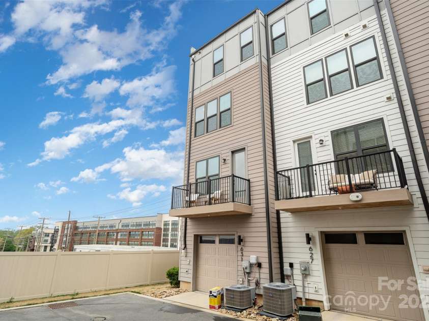 631 Tremont Avenue, Charlotte, NC 28203.  MLS# CAR4241923, YatesRealty ID 12376. 