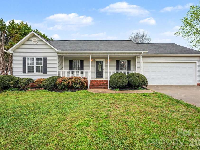 134 Clearview Road, Statesville, NC 28625.  MLS# CAR4357025, YatesRealty ID 12377. 