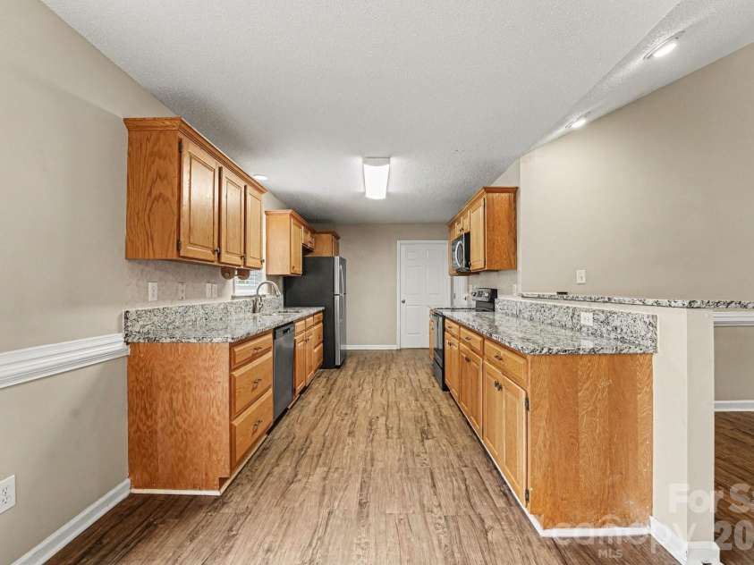 134 Clearview Road, Statesville, NC 28625.  MLS# CAR4357025, YatesRealty ID 12377. 