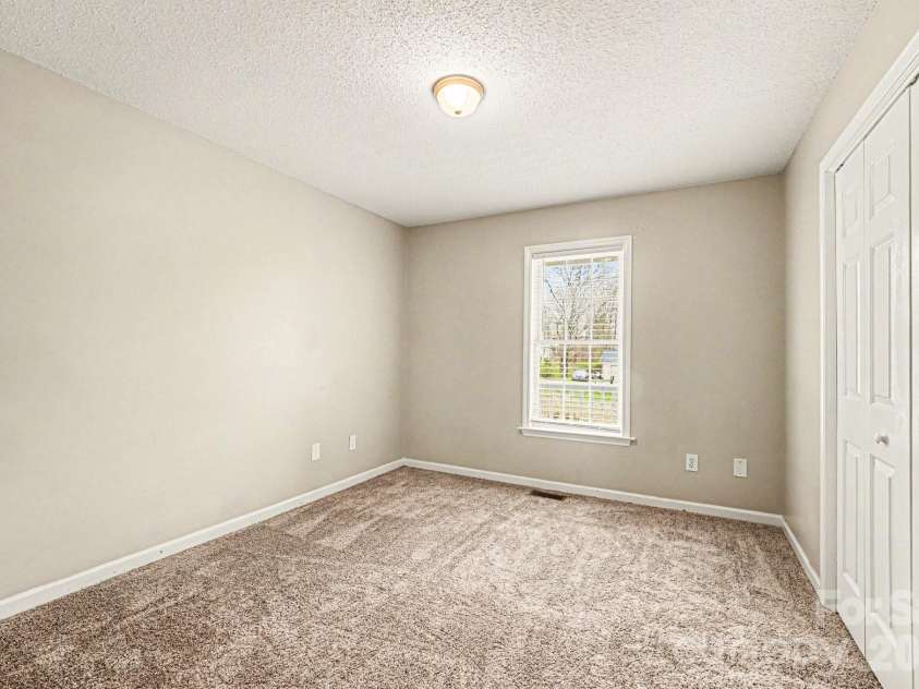 134 Clearview Road, Statesville, NC 28625.  MLS# CAR4357025, YatesRealty ID 12377. 