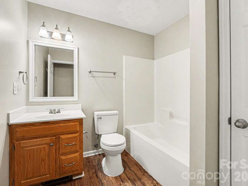 134 Clearview Road, Statesville, NC 28625.  MLS# CAR4357025, YatesRealty ID 12377. 
