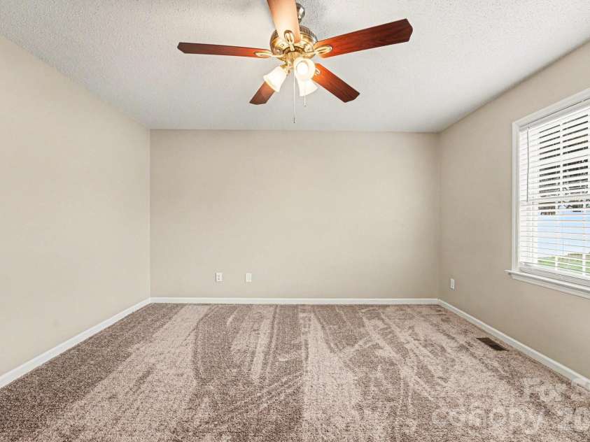 134 Clearview Road, Statesville, NC 28625.  MLS# CAR4357025, YatesRealty ID 12377. 