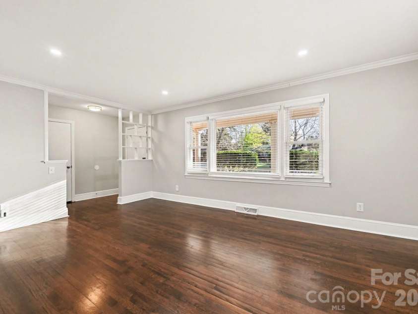 4726 Holbrook Drive, Charlotte, NC 28212.  MLS# CAR4358244, YatesRealty ID 12378. 