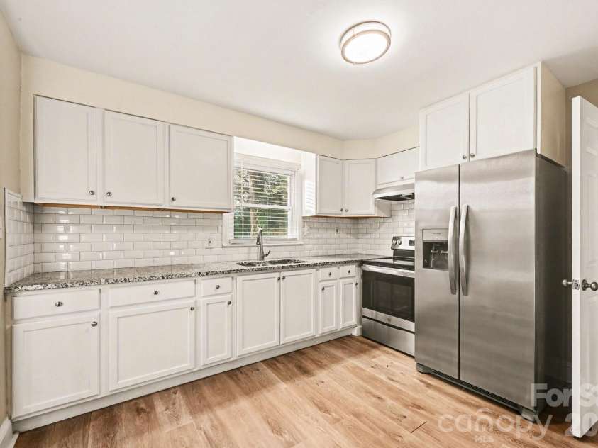 4726 Holbrook Drive, Charlotte, NC 28212.  MLS# CAR4358244, YatesRealty ID 12378. 