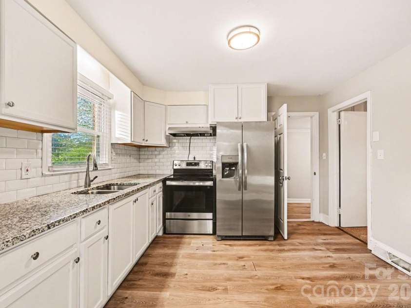 4726 Holbrook Drive, Charlotte, NC 28212.  MLS# CAR4358244, YatesRealty ID 12378. 