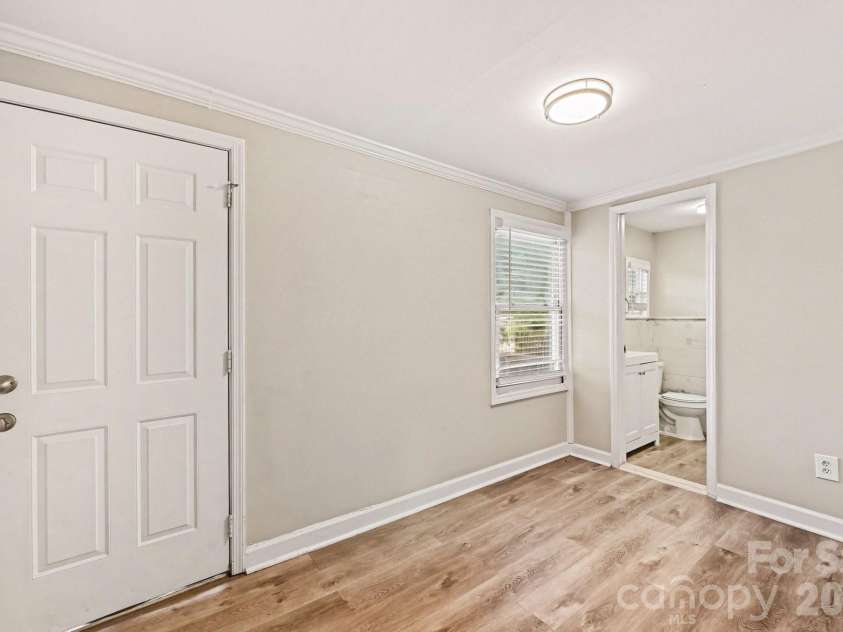 4726 Holbrook Drive, Charlotte, NC 28212.  MLS# CAR4358244, YatesRealty ID 12378. 