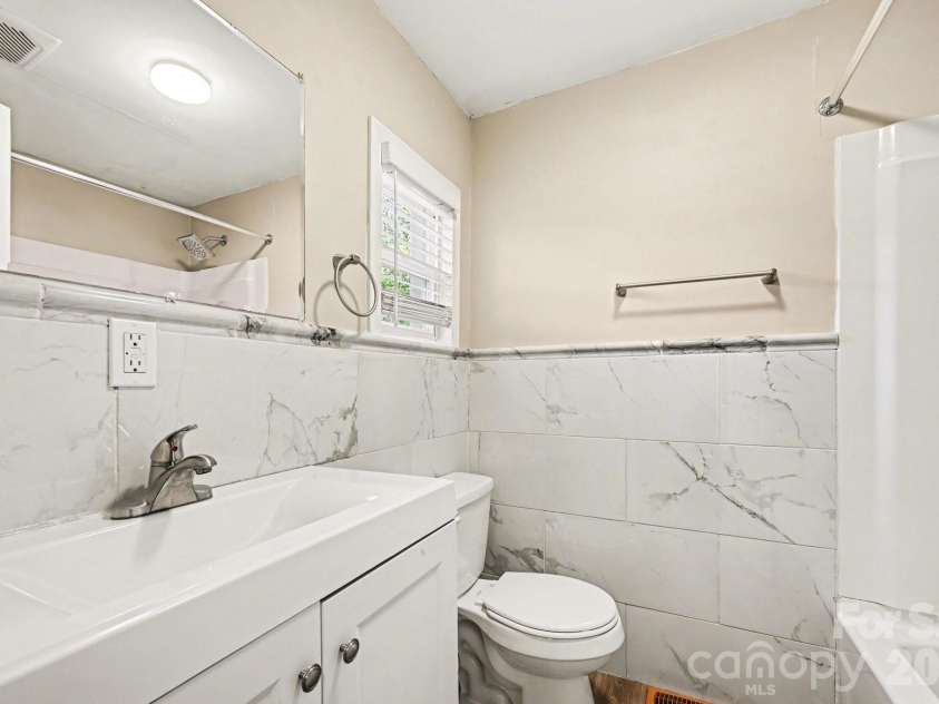4726 Holbrook Drive, Charlotte, NC 28212.  MLS# CAR4358244, YatesRealty ID 12378. 