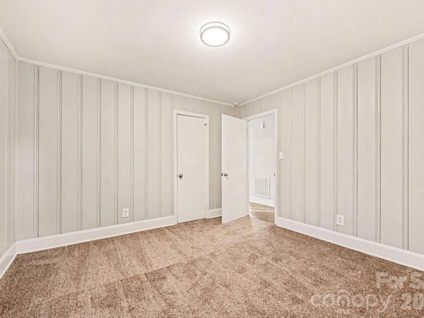 4726 Holbrook Drive, Charlotte, NC 28212.  MLS# CAR4358244, YatesRealty ID 12378. 