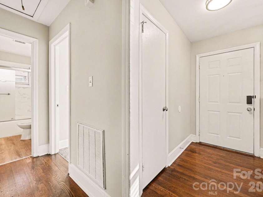 4726 Holbrook Drive, Charlotte, NC 28212.  MLS# CAR4358244, YatesRealty ID 12378. 