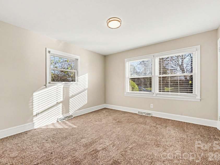 4726 Holbrook Drive, Charlotte, NC 28212.  MLS# CAR4358244, YatesRealty ID 12378. 