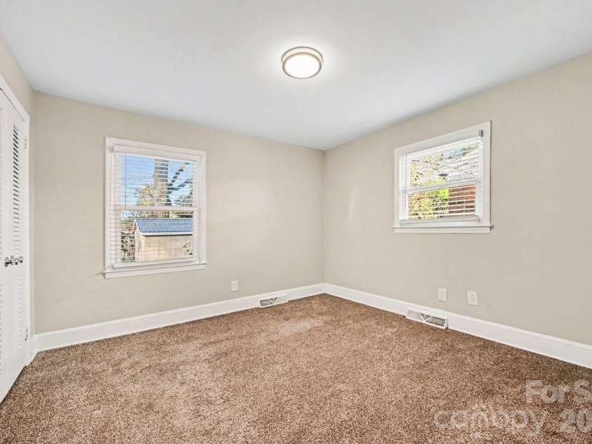 4726 Holbrook Drive, Charlotte, NC 28212.  MLS# CAR4358244, YatesRealty ID 12378. 