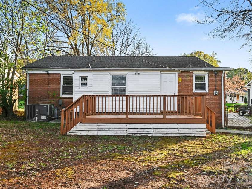 4726 Holbrook Drive, Charlotte, NC 28212.  MLS# CAR4358244, YatesRealty ID 12378. 