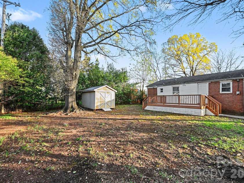4726 Holbrook Drive, Charlotte, NC 28212.  MLS# CAR4358244, YatesRealty ID 12378. 