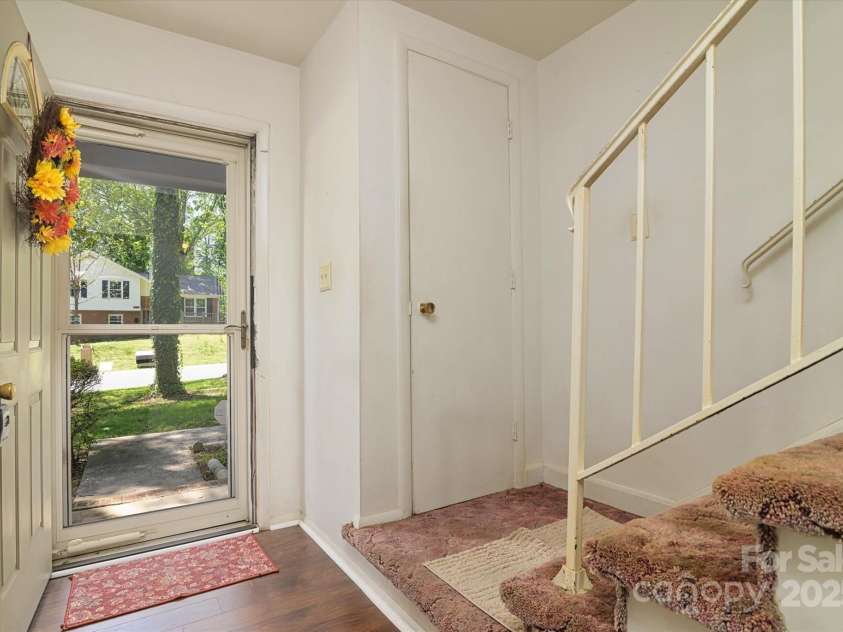 5623 Eastbrook Road, Charlotte, NC 28215.  MLS# CAR4246244, YatesRealty ID 12379. 