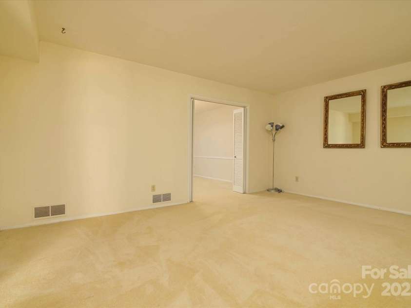 5623 Eastbrook Road, Charlotte, NC 28215.  MLS# CAR4246244, YatesRealty ID 12379. 