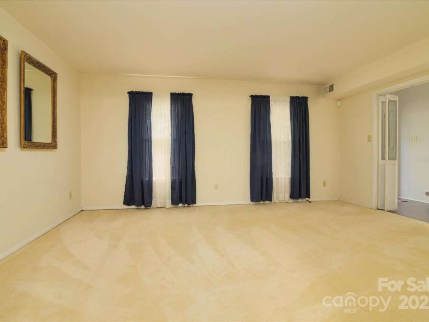 5623 Eastbrook Road, Charlotte, NC 28215.  MLS# CAR4246244, YatesRealty ID 12379. 