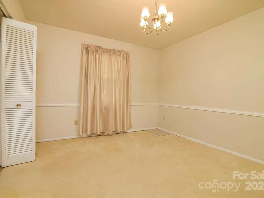 5623 Eastbrook Road, Charlotte, NC 28215.  MLS# CAR4246244, YatesRealty ID 12379. 