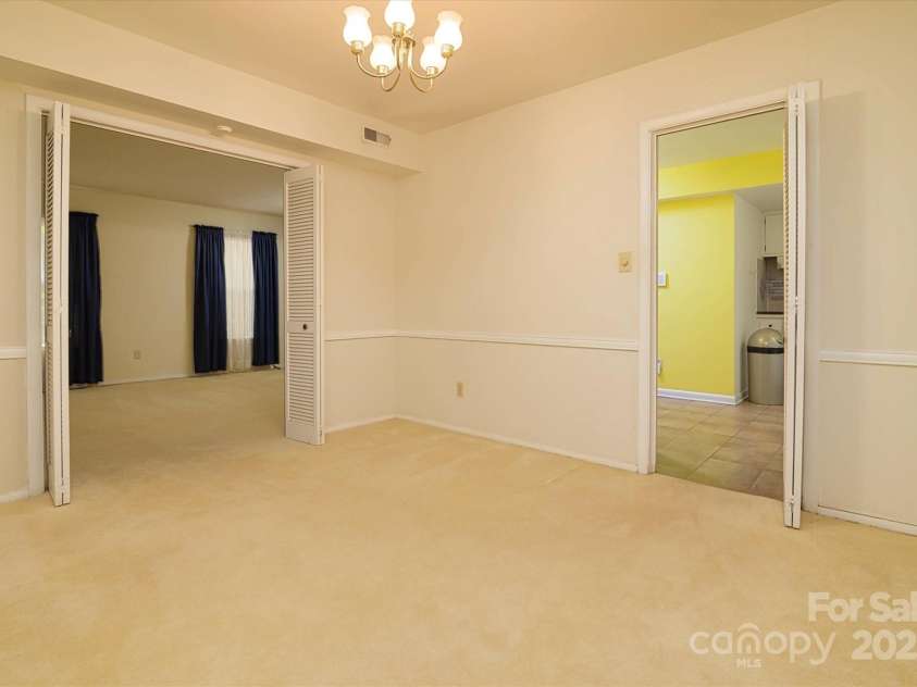 5623 Eastbrook Road, Charlotte, NC 28215.  MLS# CAR4246244, YatesRealty ID 12379. 