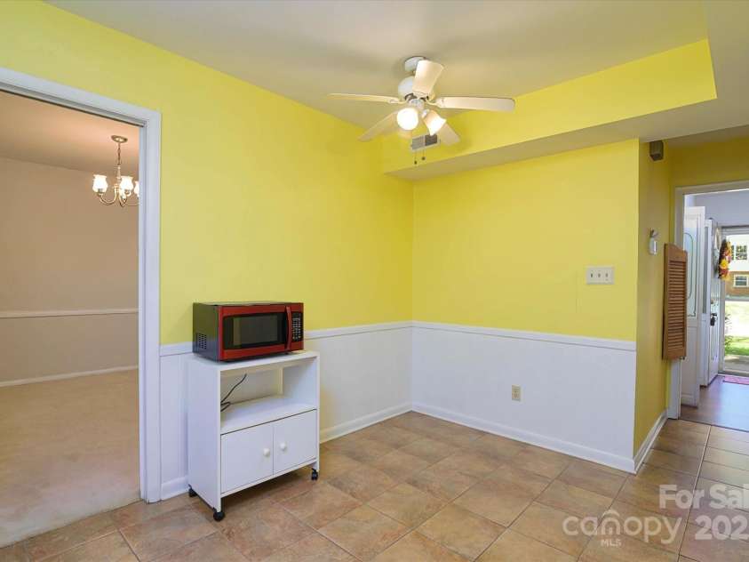 5623 Eastbrook Road, Charlotte, NC 28215.  MLS# CAR4246244, YatesRealty ID 12379. 
