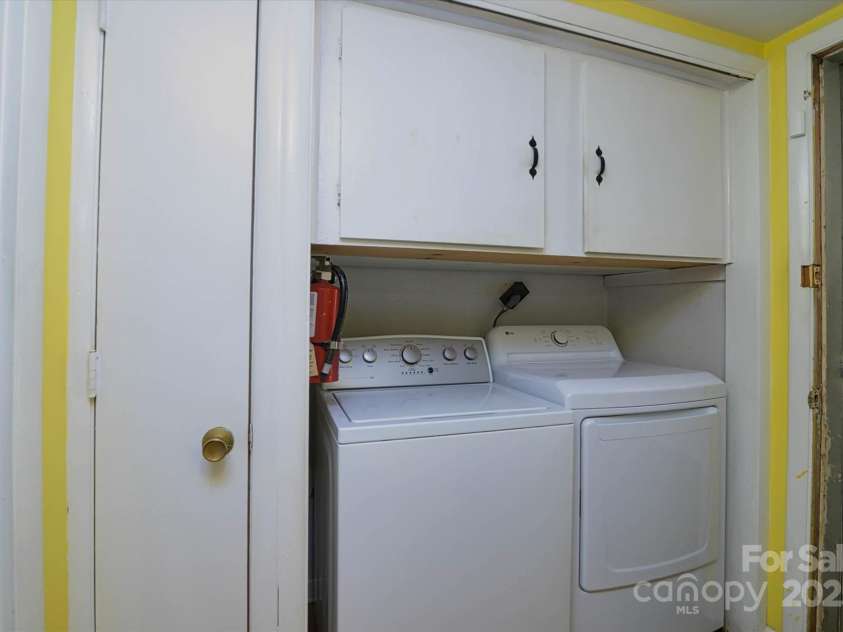 5623 Eastbrook Road, Charlotte, NC 28215.  MLS# CAR4246244, YatesRealty ID 12379. 