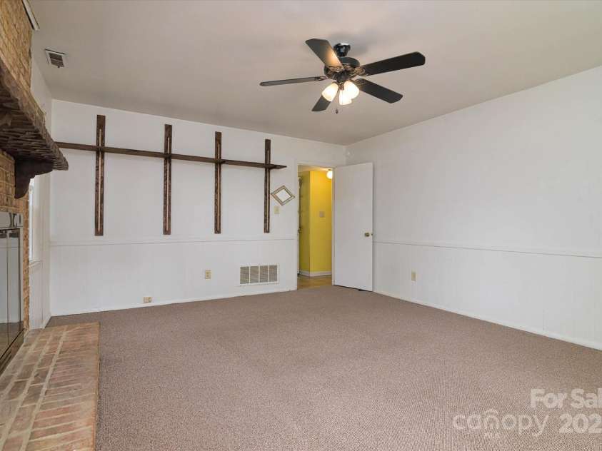 5623 Eastbrook Road, Charlotte, NC 28215.  MLS# CAR4246244, YatesRealty ID 12379. 