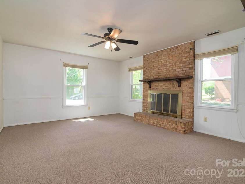 5623 Eastbrook Road, Charlotte, NC 28215.  MLS# CAR4246244, YatesRealty ID 12379. 