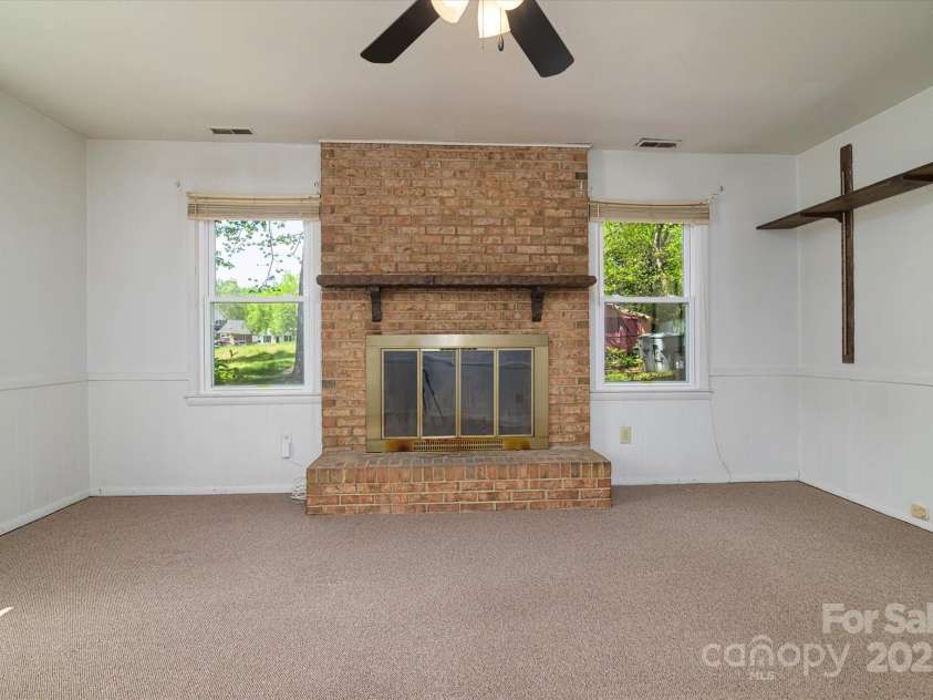 5623 Eastbrook Road, Charlotte, NC 28215.  MLS# CAR4246244, YatesRealty ID 12379. 