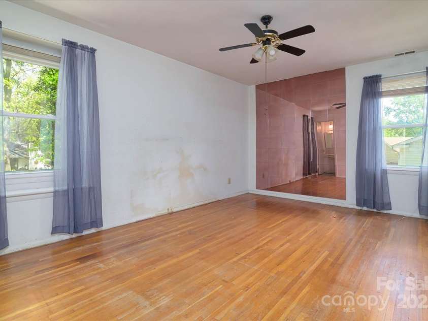 5623 Eastbrook Road, Charlotte, NC 28215.  MLS# CAR4246244, YatesRealty ID 12379. 