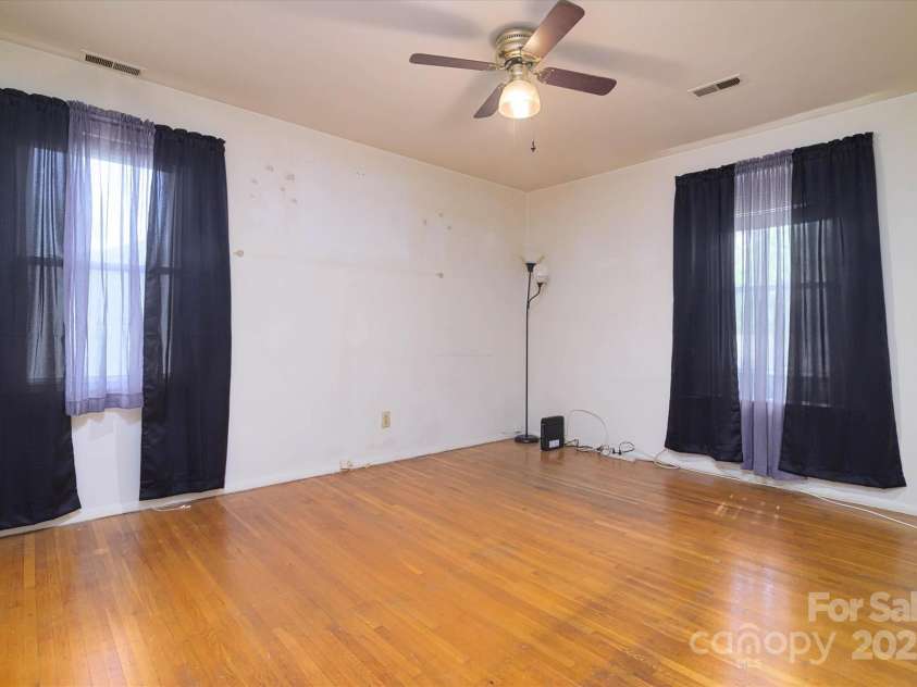 5623 Eastbrook Road, Charlotte, NC 28215.  MLS# CAR4246244, YatesRealty ID 12379. 