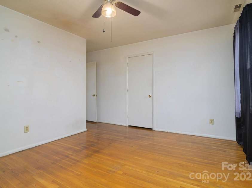 5623 Eastbrook Road, Charlotte, NC 28215.  MLS# CAR4246244, YatesRealty ID 12379. 