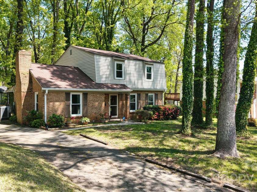5623 Eastbrook Road, Charlotte, NC 28215.  MLS# CAR4246244, YatesRealty ID 12379. 