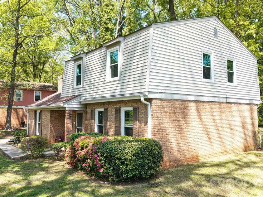 5623 Eastbrook Road, Charlotte, NC 28215.  MLS# CAR4246244, YatesRealty ID 12379. 
