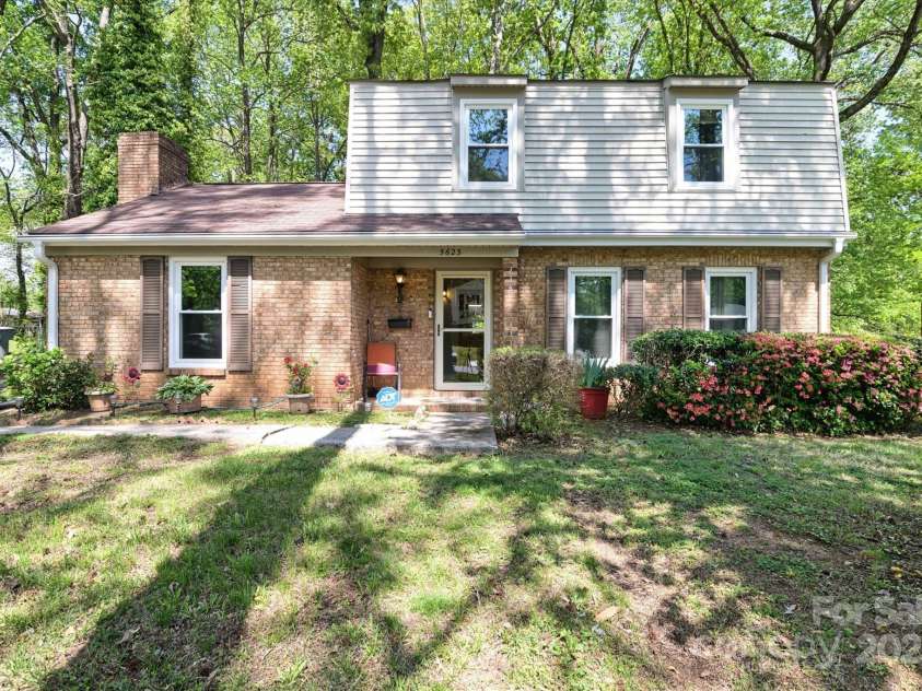5623 Eastbrook Road, Charlotte, NC 28215.  MLS# CAR4246244, YatesRealty ID 12379. 