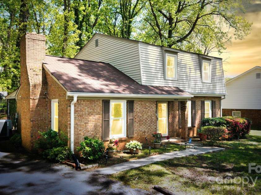 5623 Eastbrook Road, Charlotte, NC 28215.  MLS# CAR4246244, YatesRealty ID 12379. 