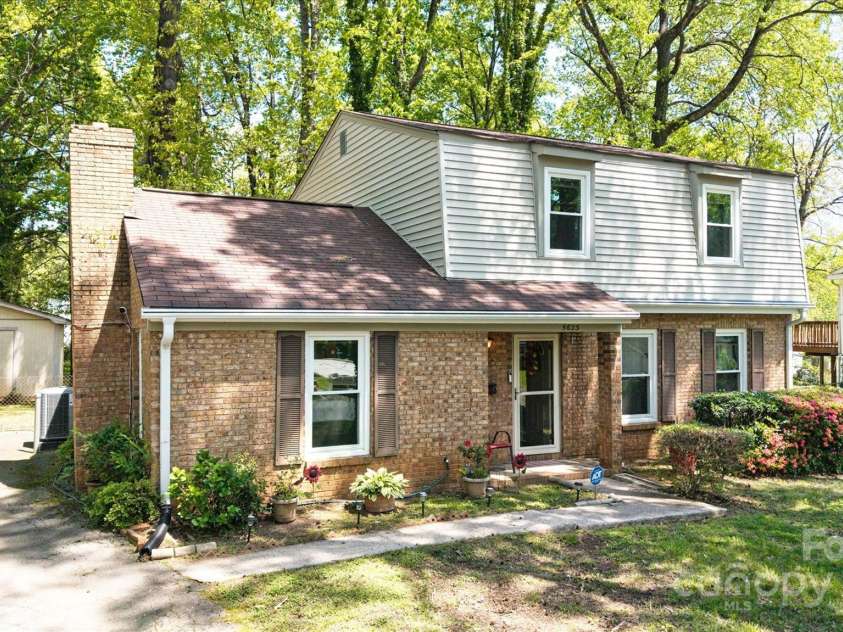 5623 Eastbrook Road, Charlotte, NC 28215.  MLS# CAR4246244, YatesRealty ID 12379. 