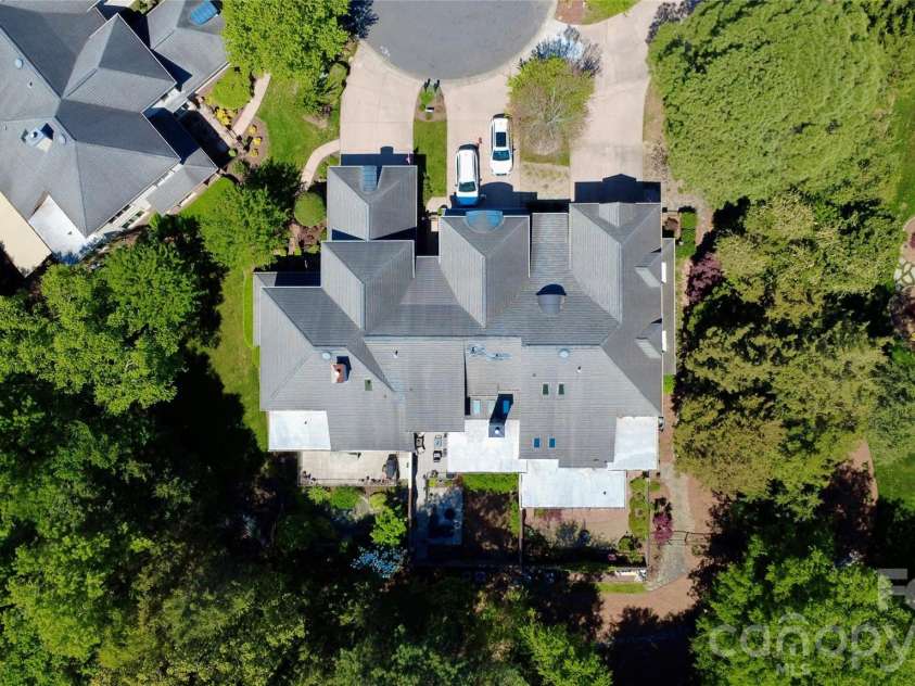 8964 Challis Hill Lane, Charlotte, NC 28226.  MLS# CAR4368580, YatesRealty ID 12379. 