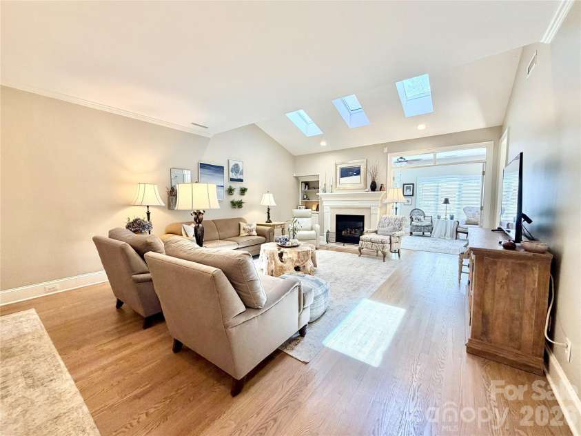 8964 Challis Hill Lane, Charlotte, NC 28226.  MLS# CAR4368580, YatesRealty ID 12379. 